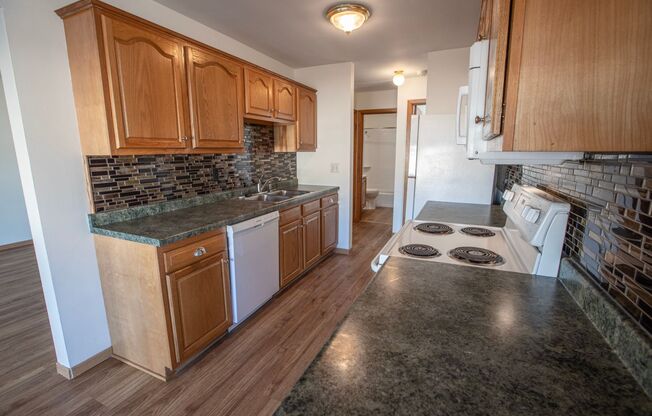 2 beds, 1 bath, 1,070 sqft, $1,670, Unit 1955-120