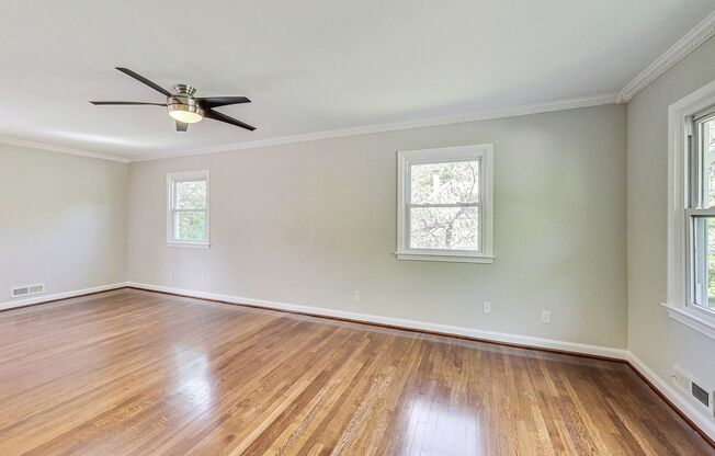 Updated BEAUTIFUL Kensington Home, METRO & Commuter Routes!