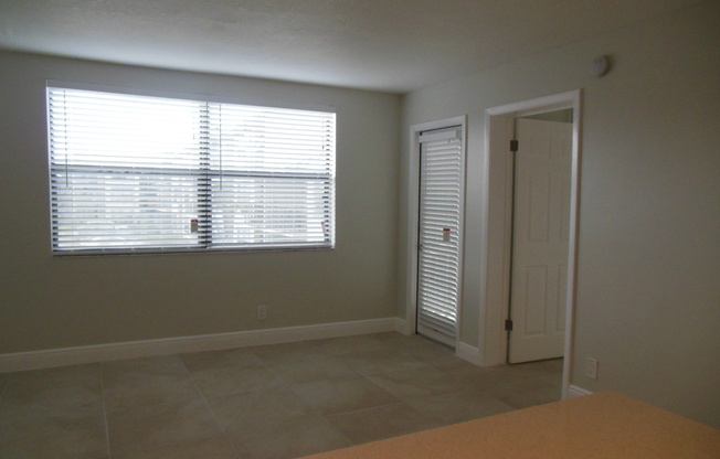 ONE BEDROOM ONE BATHROOM!! Waterfront Community!!