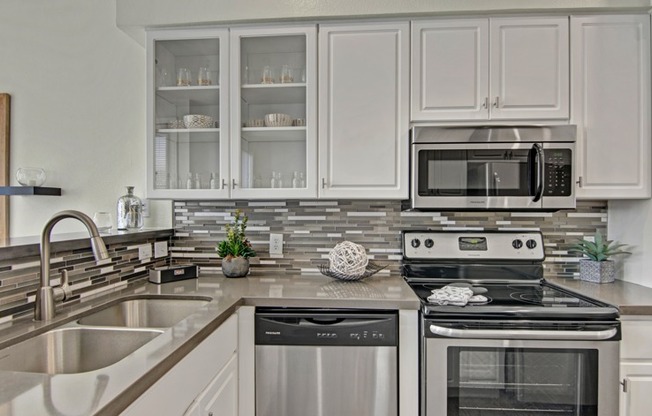 Modern Kitchen | Apartments For Rent North Phoenix | Pavilions on Central