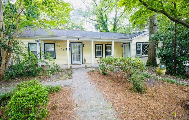 3 Bedroom, 2 Bathroom in Forest Hills - Available Now!