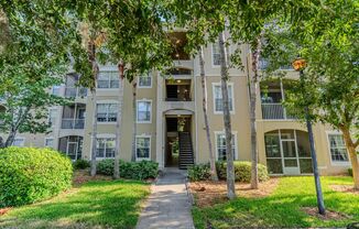 4th Floor Condo Convenient to all of Jacksonville