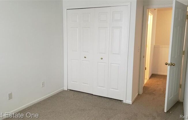 3 beds, 2 baths, $2,400