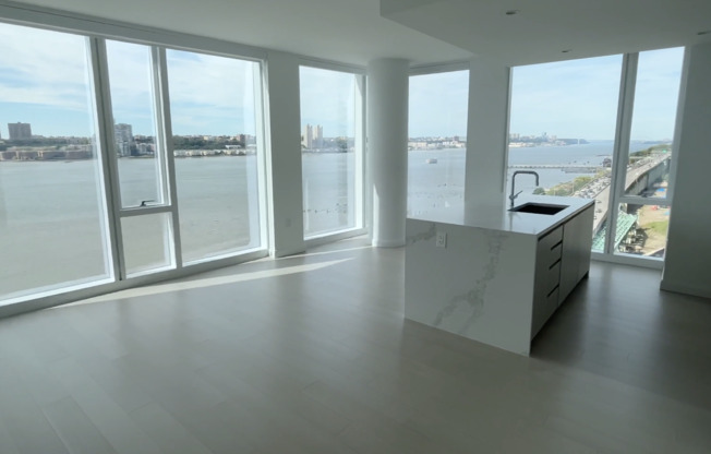 10 RIVERSIDE BLVD