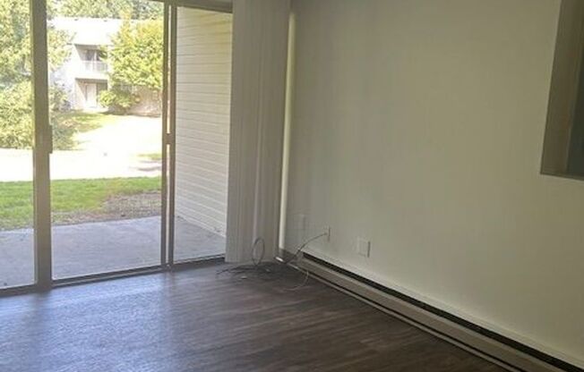 2 beds, 1 bath, 740 sqft, $1,600, Unit 335-230
