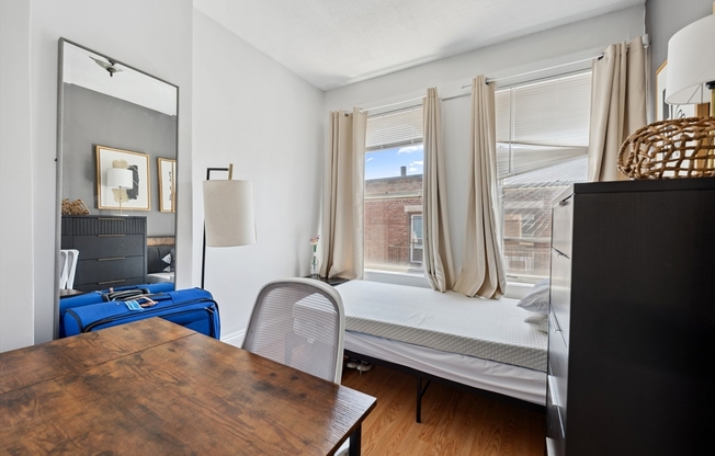3 beds, 1 bath, 650 sqft, $3,600, Unit 8