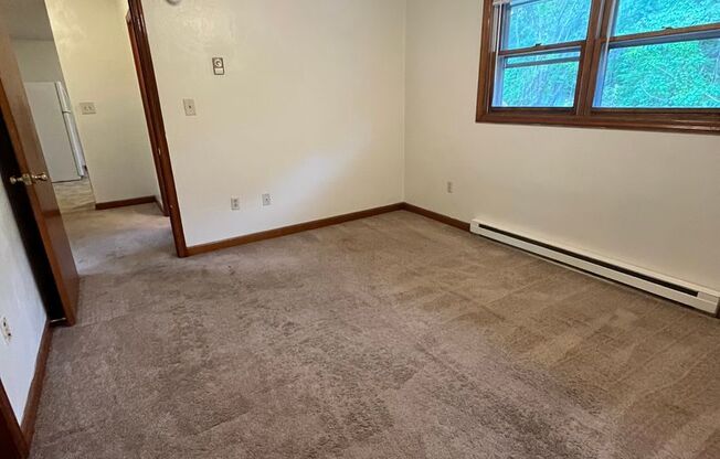 2 beds, 1 bath, 903 sqft, $1,090, Unit O-2