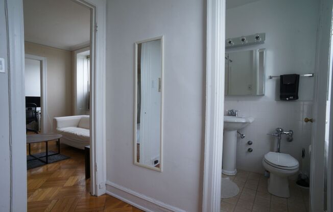 Studio, 1 bath, $1,595, Unit 1704