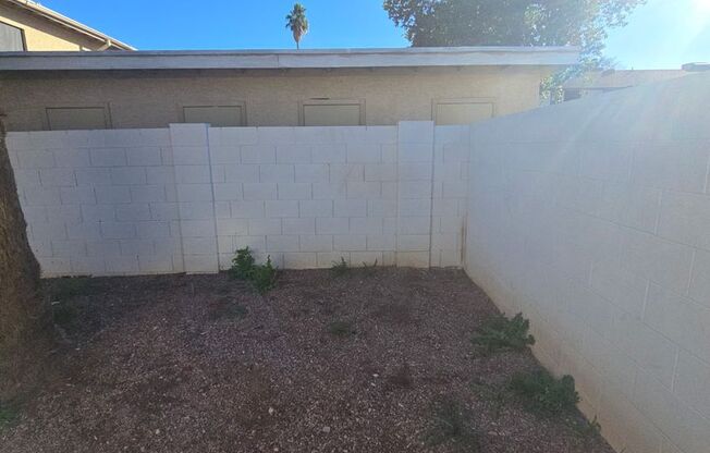 2 beds, 1 bath, 850 sqft, $1,195, Unit 18