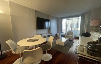 1 bed, 1 bath, 663 sqft, $3,400, Unit 528