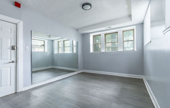 2 beds, 1 bath, 900 sqft, $1,295, Unit 6102-8