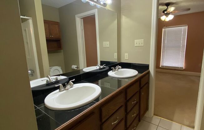 Great Location 2 BR Townhome 1720 Brightside Dr. Apt. #A Near LSU $1100.00