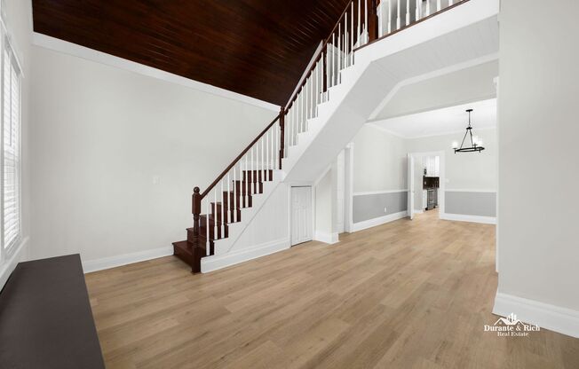 Modern Updated Victorian Duplex 3-Plus Bedroom Apartment in Oak Park
