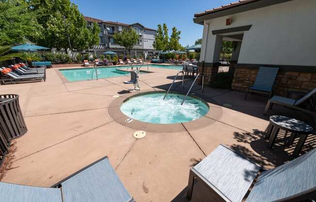 spa next to pool 