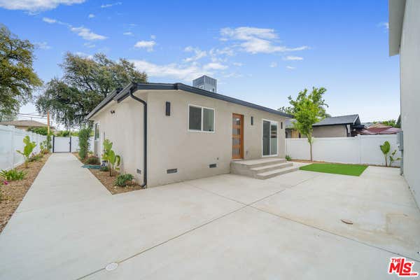 6835 YOLANDA AVE
