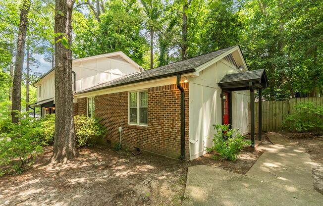 End unit Townhouse with large backyard: Available Now