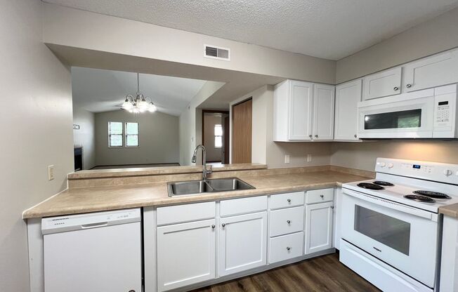 1 Bedroom / 1 Bathroom Oakridge Apartments Unit
