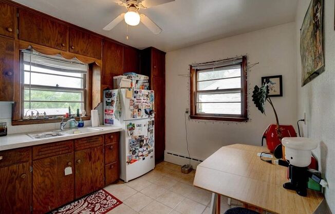 2 beds, 1 bath, $1,195