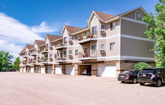 2 beds, 1 bath, 935 sqft, $1,265, Unit 3402319