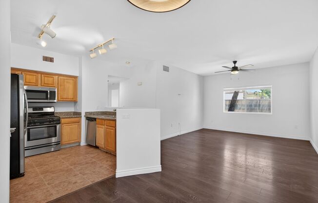 3 beds, 2 baths, $1,680, Unit # 1208