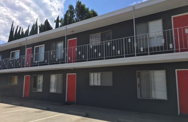 2BD 1 BA centrally located in Norwalk! In nearby proximity of the 5, 605, 105 freeways. Target shopping, civic center that includes an AMC theater and much more!!