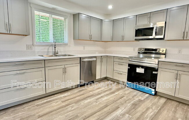 3102 N 19 ST