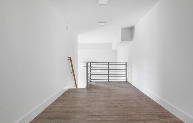 Studio, 1 bath, 303 sqft, $1,461, Unit 408