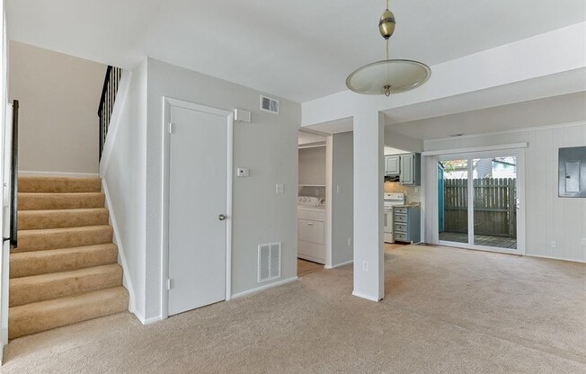 228 N PALMYRA DR