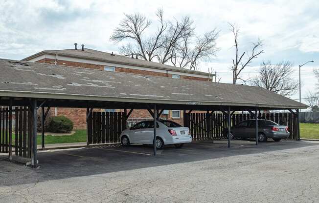 A parking lot with a building and cars.