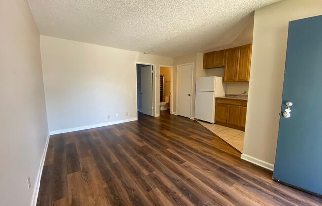 1 Bed / 1 Bath | Downstairs Apartment in Oak Park Available