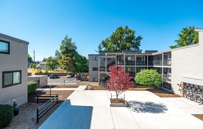 2 beds, 1 bath, 700 sqft, $1,745