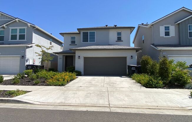 Two-story Like New built home, NW Visalia Area Available now!!
