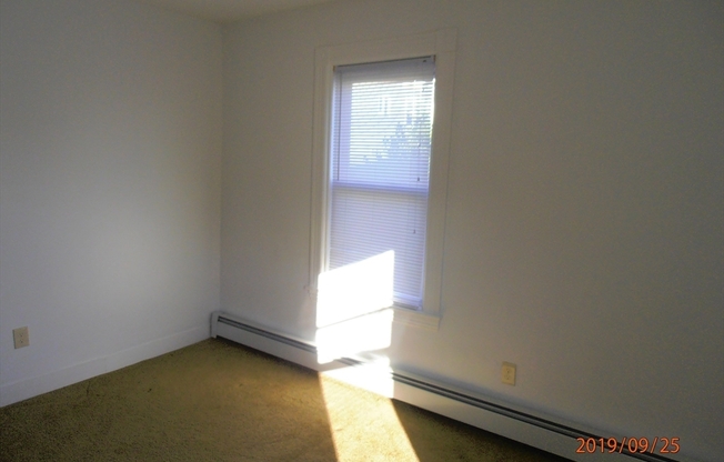 2 beds, 1 bath, 700 sqft, $2,500, Unit 2R