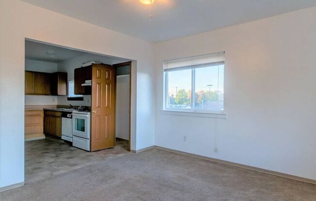 2 beds, 1 bath, $1,200, Unit B