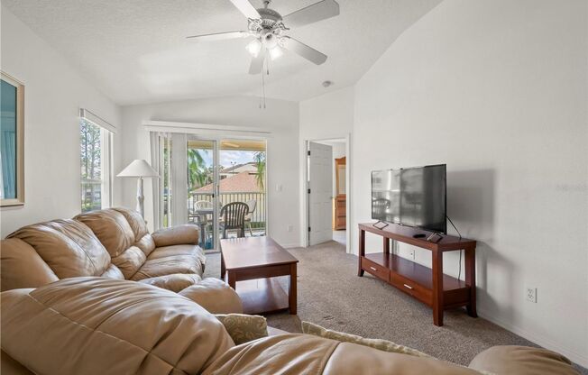 3 beds, 2 baths, $2,050, Unit UNIT B