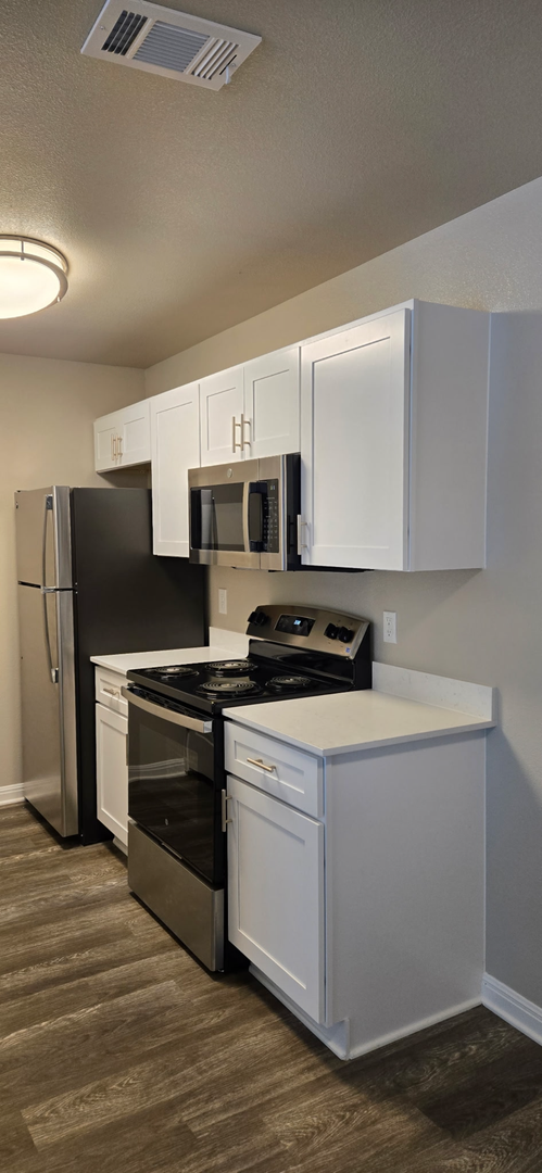 2 beds, 1 bath, 770 sqft, $1,120, Unit 804