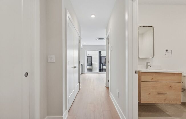 Studio, 1 bath, 398 sqft, $1,555, Unit Unit 734