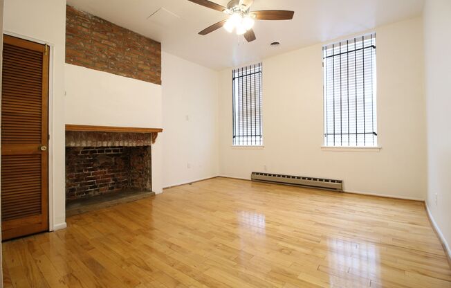 Beautiful 1 BR w/ Decorative Fireplace & Lots of Closets!*August*