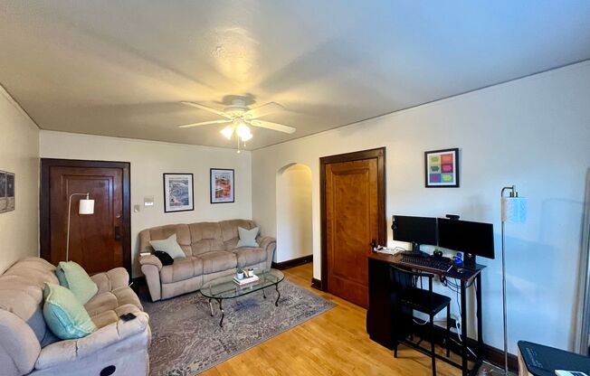 2632 N Oakland Ave