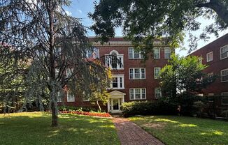 Immaculate 2/1.5/1 Condo off of Riverside Dr with a perfect river view from the top floor!