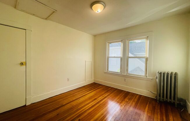 3 beds, 1 bath, $1,525, Unit 101 Bristol Street-2