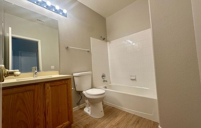 2 beds, 2 baths, $1,650, Unit UNIT 2011