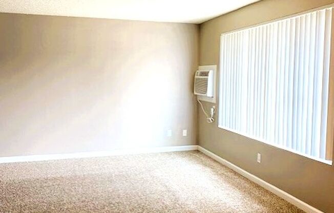 2 beds, 1 bath, 830 sqft, $1,250, Unit B-205