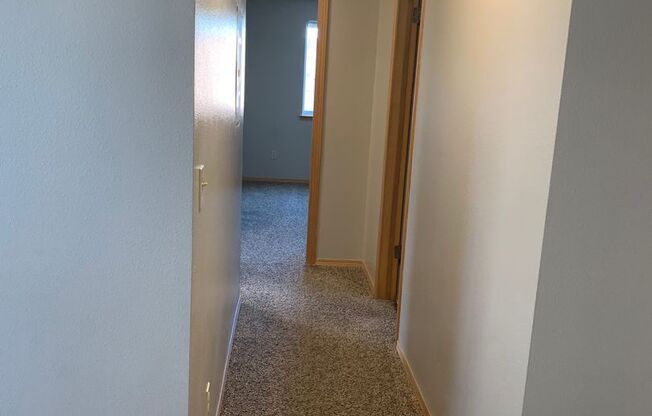 2 beds, 1 bath, $1,125, Unit 05