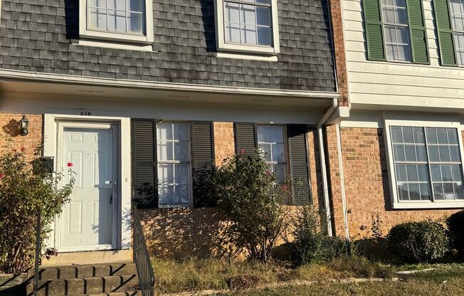 Newly Renovated Fairlawn Townhome in Highland Springs High School District