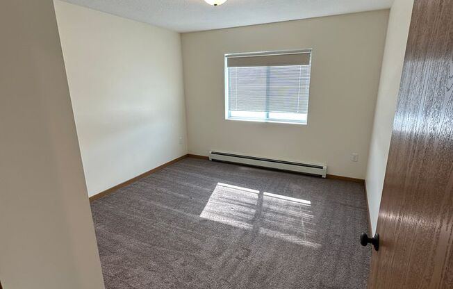 2 beds, 1 bath, $1,250, Unit 102