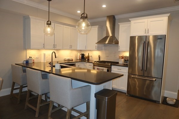 205 W 8 ST