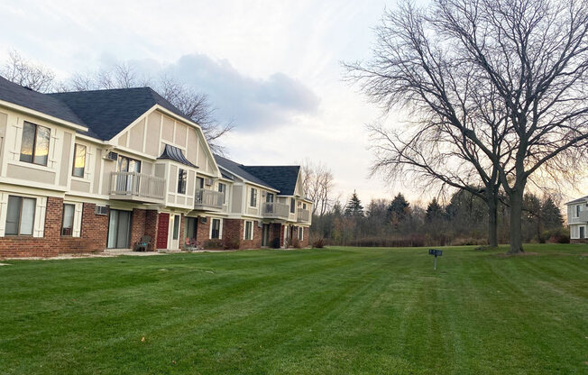 Picnic Areas and Grills at Wood Creek Apartments, Kenosha