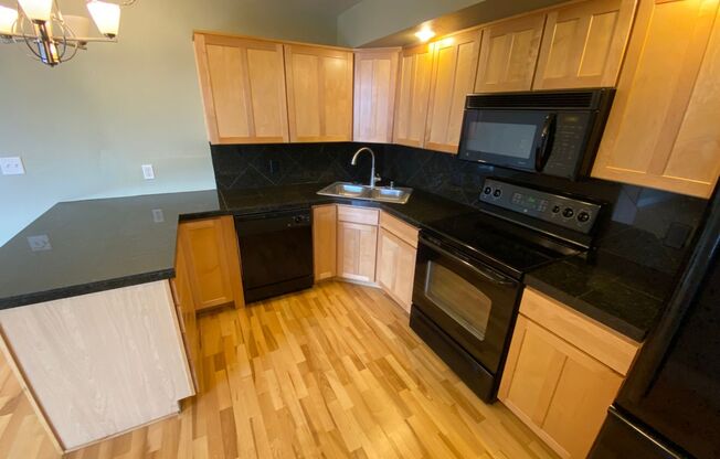 2 beds, 2 baths, $1,600