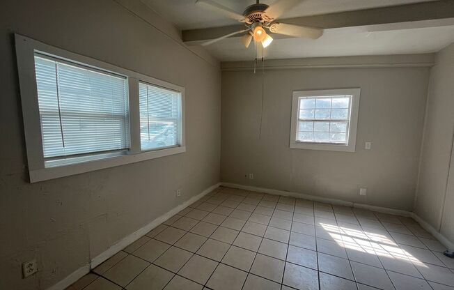 FLOUR BLUFF ONE BEDROOM W/ BILLS PAID!!